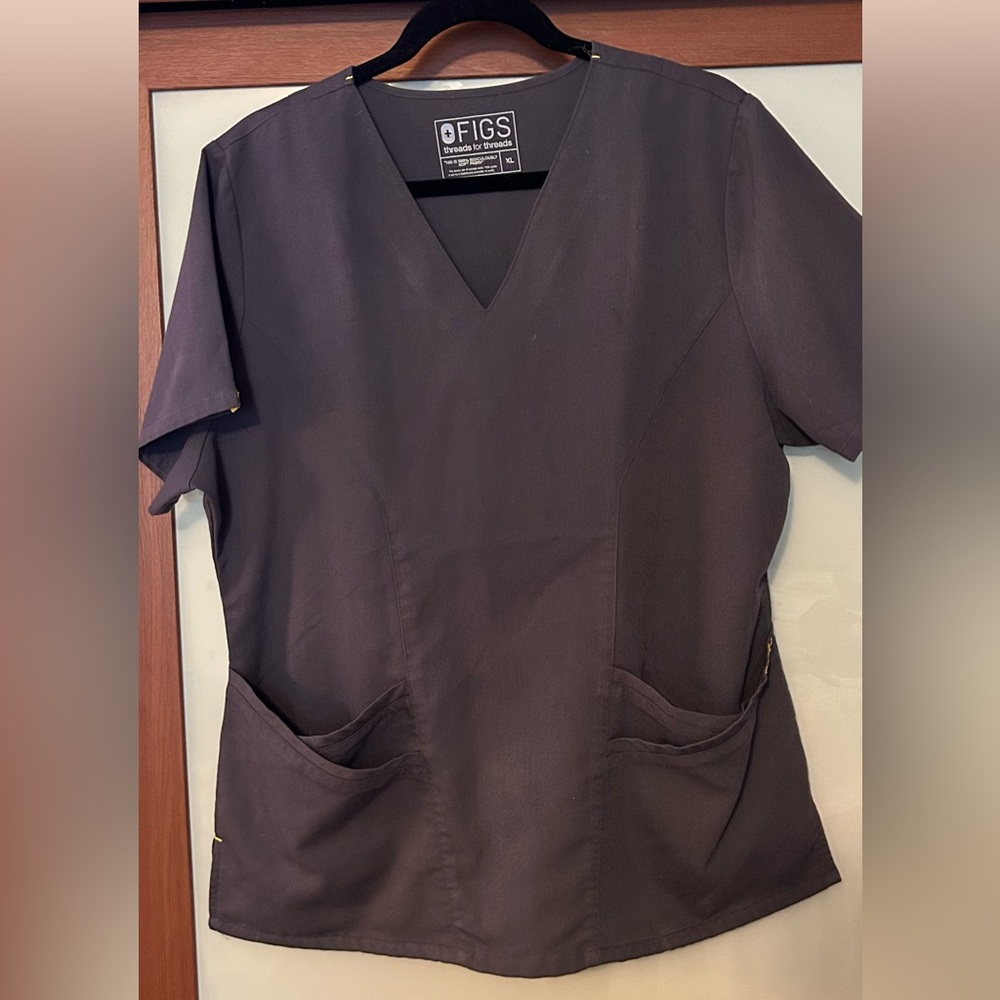 HTF old school x-large FIGS Charcoal gray fitted women’s 4 pocket scrub top XL